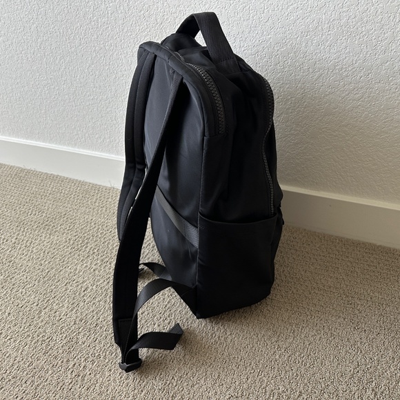 Lululemon Everyday Backpack 2.0 23L Back - Picture 4 of 8